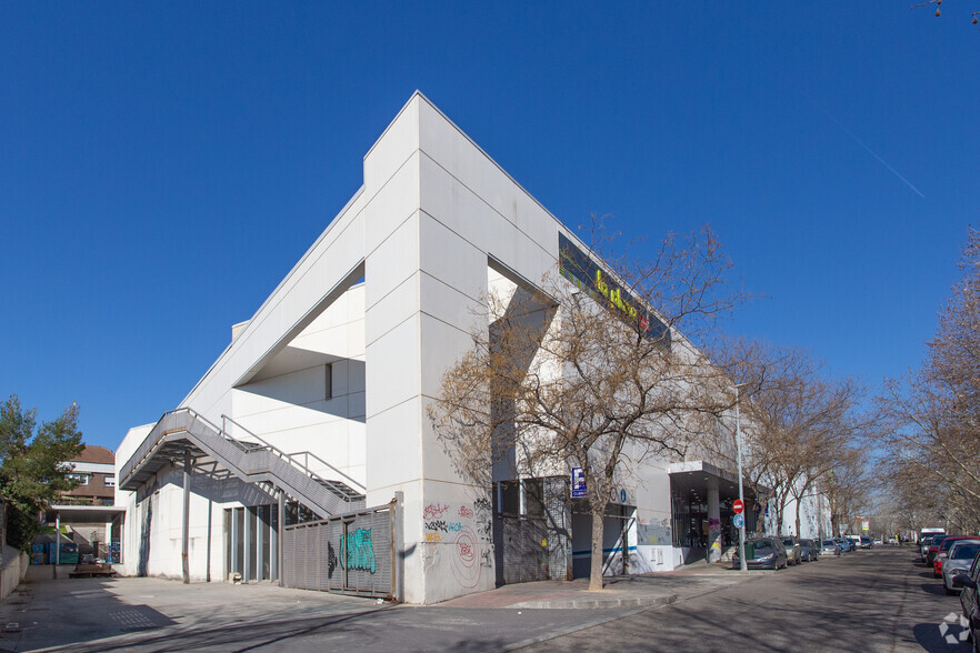 Calle Nazario Calonge, 24, San Fernando De Henares, Madrid en alquiler - Foto del edificio - Imagen 2 de 2