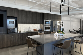 9465 Wilshire Blvd, Beverly Hills, CA en alquiler Foto del interior- Imagen 2 de 7