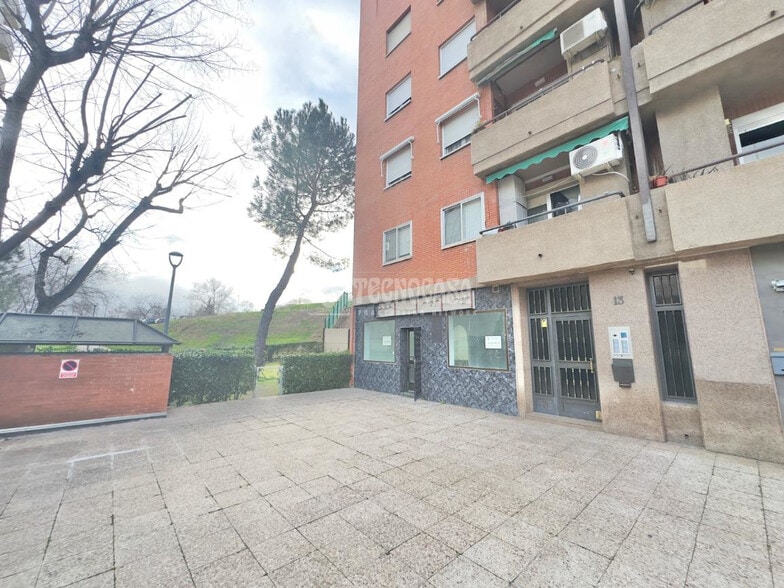 Local en Móstoles, Madrid en alquiler - Foto del edificio - Imagen 2 de 2