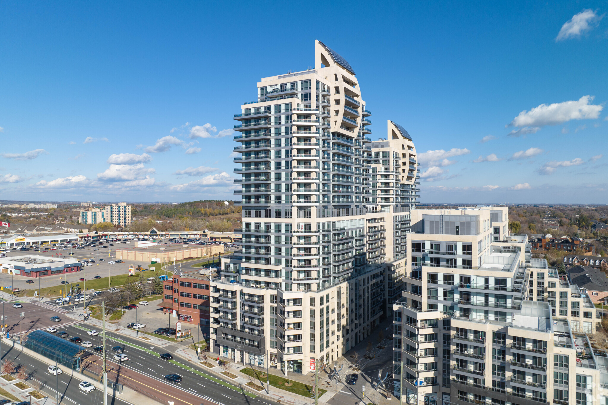 9201 Yonge St, Richmond Hill, ON en venta Foto principal- Imagen 1 de 8