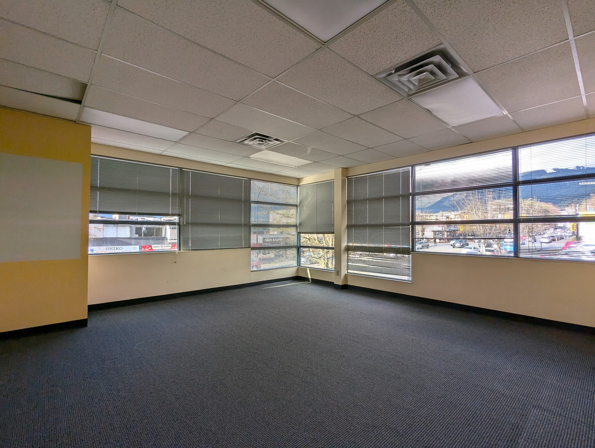 1900-1950 Lonsdale Ave, North Vancouver, BC en alquiler Foto del edificio- Imagen 1 de 19