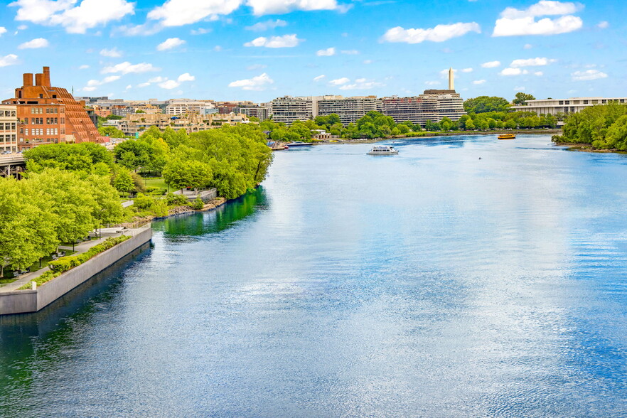 1000-1010 Wisconsin Ave NW, Washington, DC en alquiler - Foto del edificio - Imagen 3 de 14