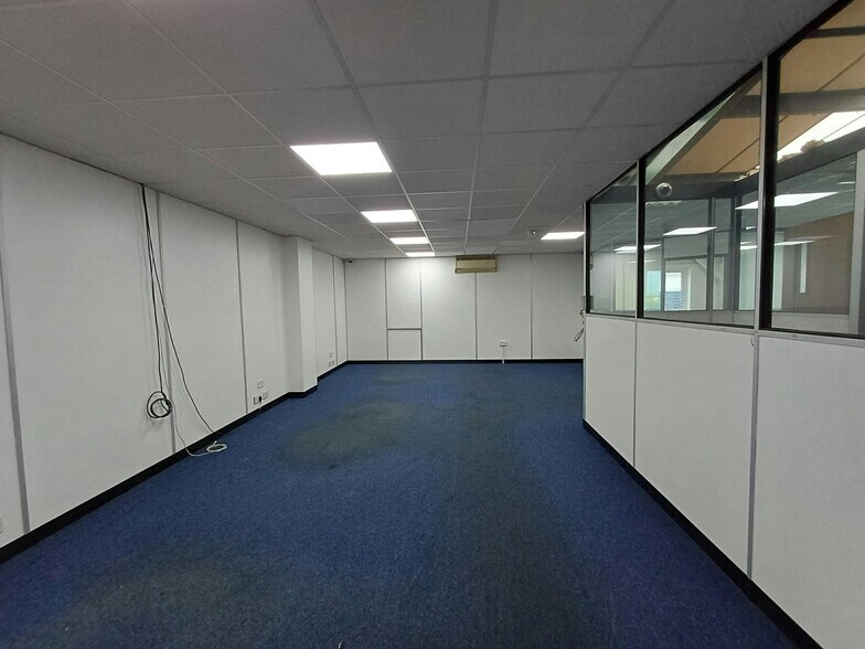 Rutherford Way, Crawley en alquiler - Foto del edificio - Imagen 3 de 8