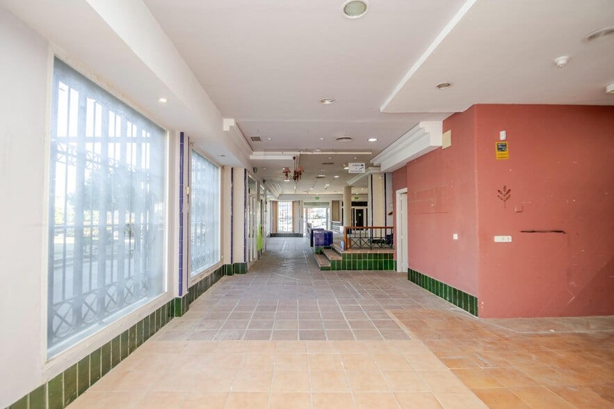Calle Pablo Neruda, 1, Mairena del Aljarafe, Sevilla en venta - Foto del edificio - Imagen 2 de 24