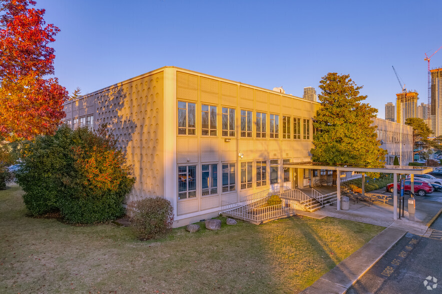 2250 Boundary Rd, Burnaby, BC en alquiler - Foto del edificio - Imagen 1 de 4