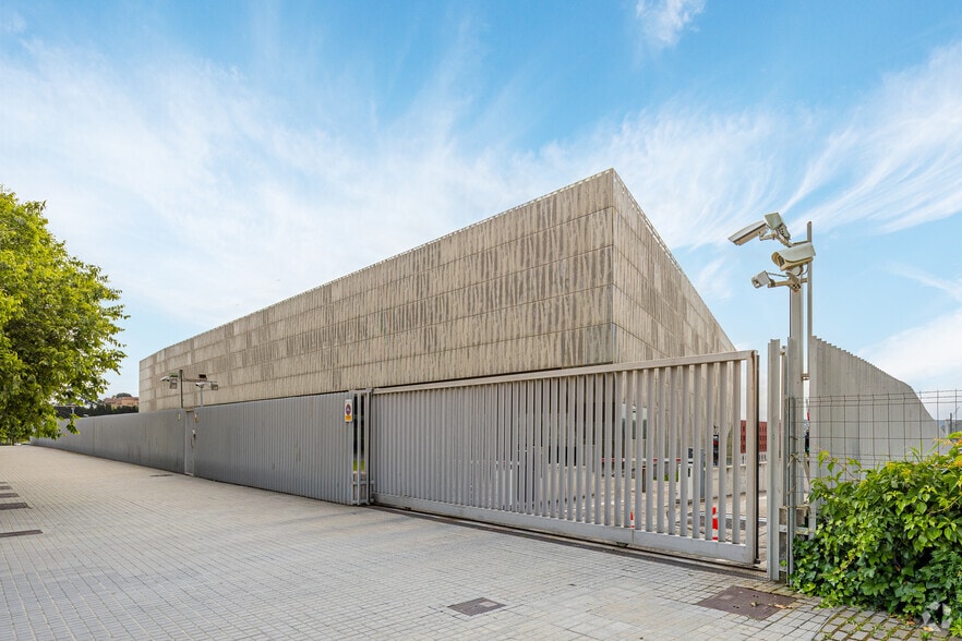 Carrer de la Creu Casas, 85, Cerdanyola del Vallès, Barcelona en alquiler - Foto del edificio - Imagen 3 de 3