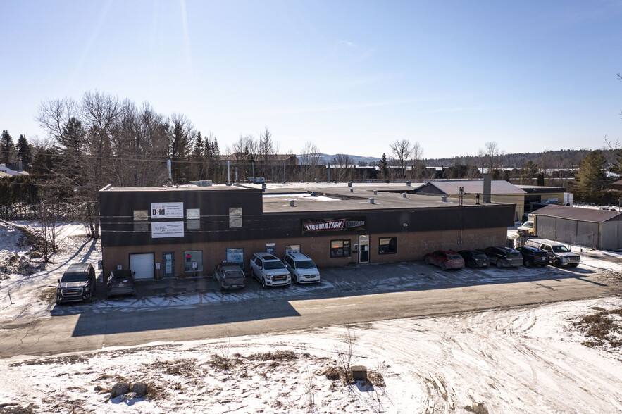 200 Rue Michel-Lainé, Sherbrooke, QC en alquiler - Foto del edificio - Imagen 1 de 12