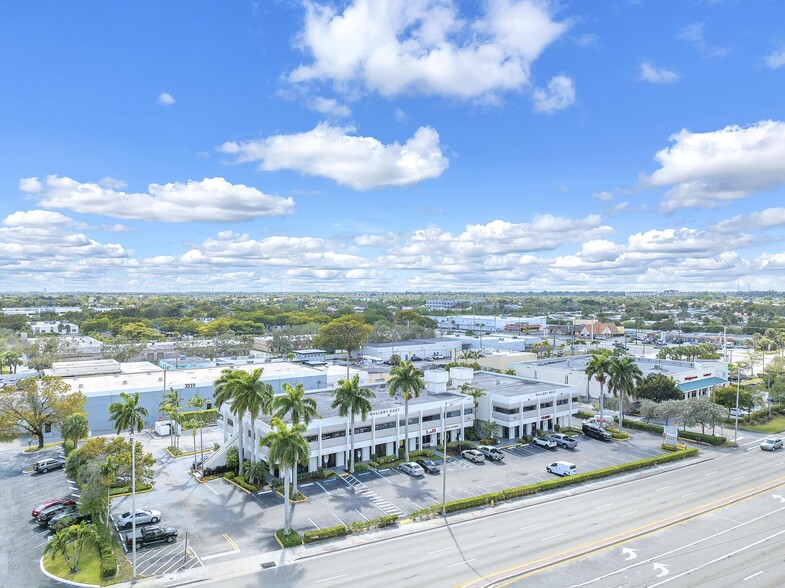 3900 W Commercial Blvd, Fort Lauderdale, FL en alquiler - Foto del edificio - Imagen 2 de 33