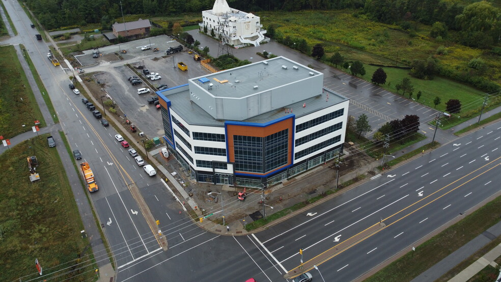 1690 Dersan St, Pickering, ON en alquiler - Foto del edificio - Imagen 2 de 2