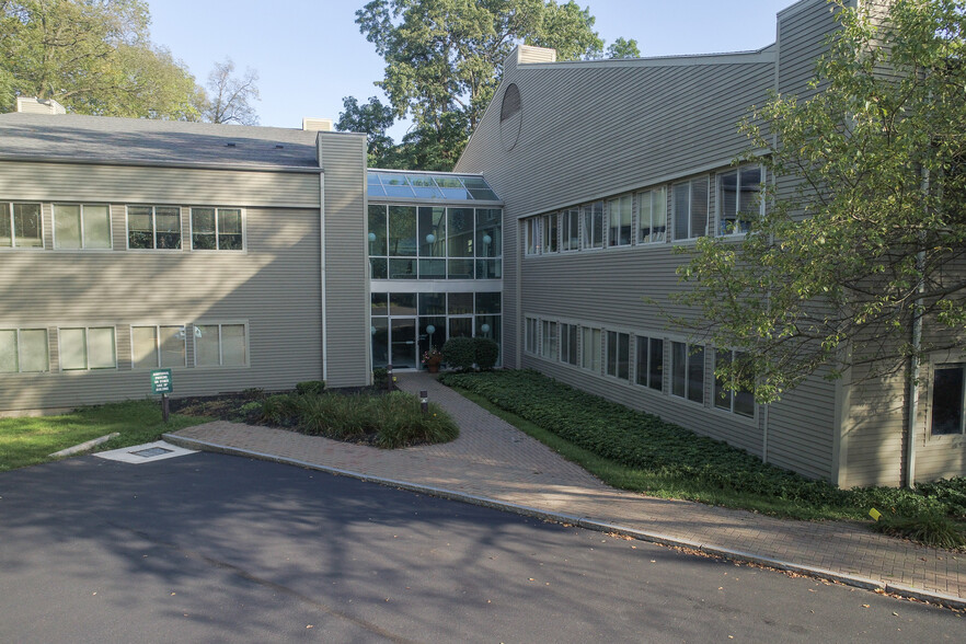 100 Linden Oaks Dr, Rochester, NY en alquiler - Foto del edificio - Imagen 3 de 26