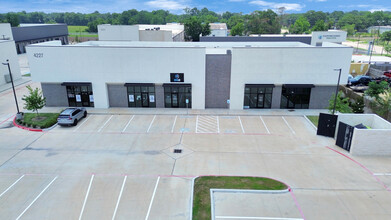 4227 S Main St, Stafford, TX en alquiler Foto del edificio- Imagen 2 de 20