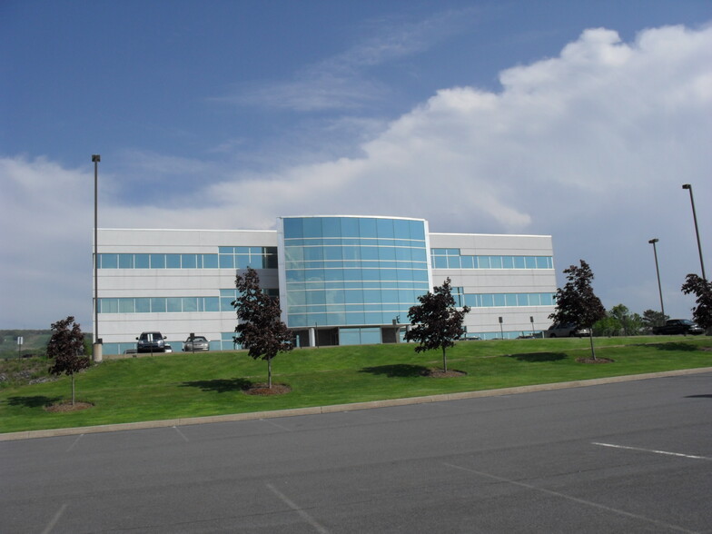 50 Glenmaura National Blvd, Moosic, PA en alquiler - Foto del edificio - Imagen 2 de 8