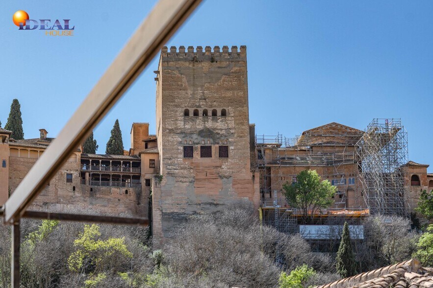 Calle Gumiel de San Pedro, 4, Granada, Granada en venta - Foto del edificio - Imagen 1 de 50