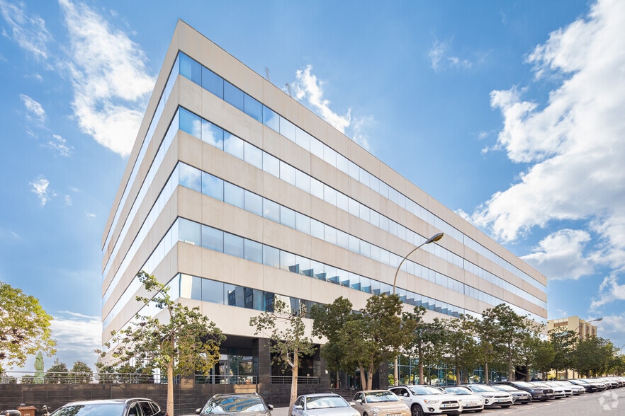 Carrer de Frederic Mompou, 4, Sant Just Desvern, Barcelona en alquiler - Foto del edificio - Imagen 3 de 6