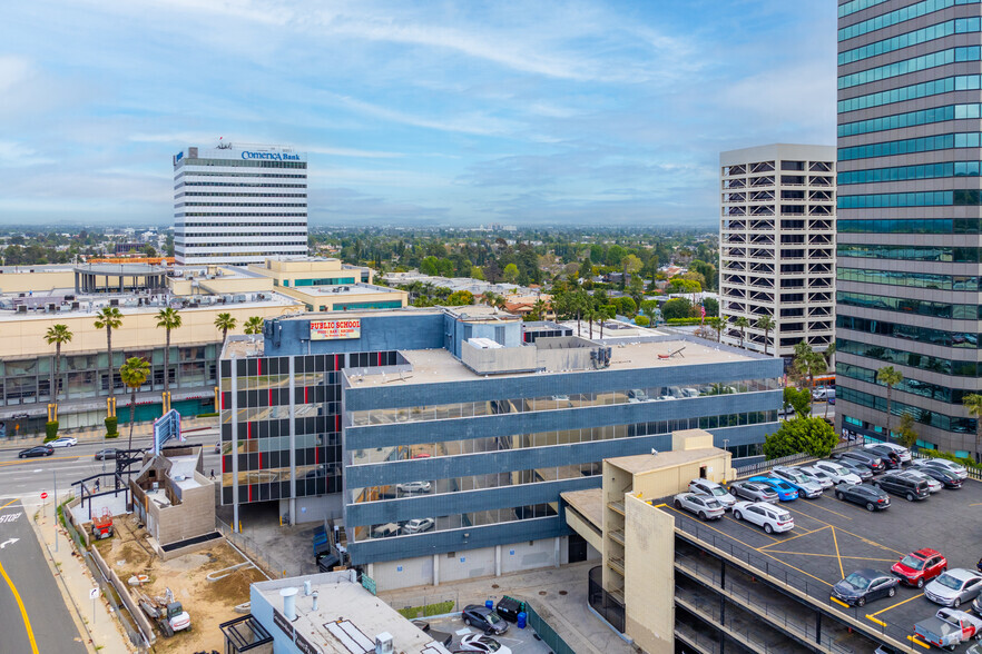 15300 Ventura Blvd, Sherman Oaks, CA en alquiler - Foto del edificio - Imagen 3 de 19