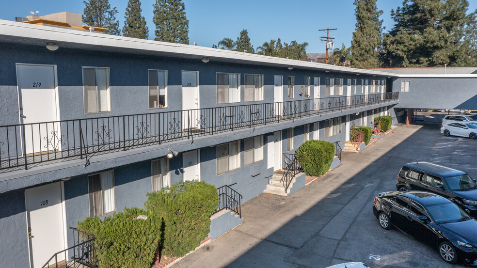 18416 Halsted St, Northridge, CA en venta - Foto del edificio - Imagen 2 de 8