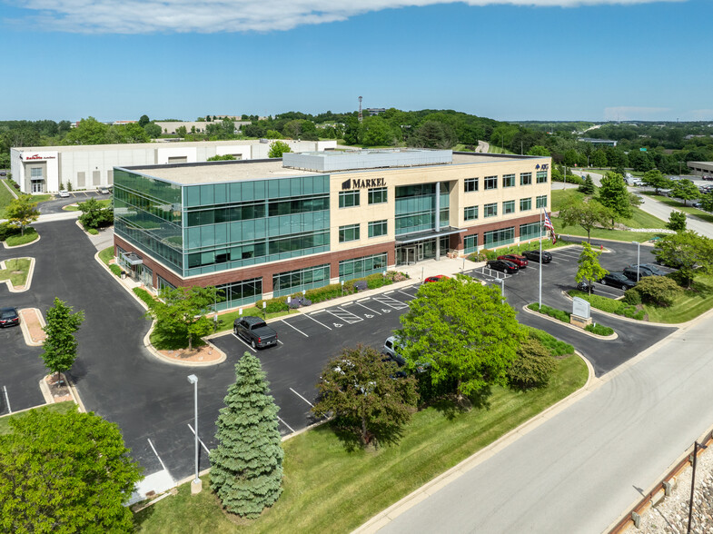 N14W23800 Stone Ridge Dr, Waukesha, WI en alquiler - Foto del edificio - Imagen 1 de 3