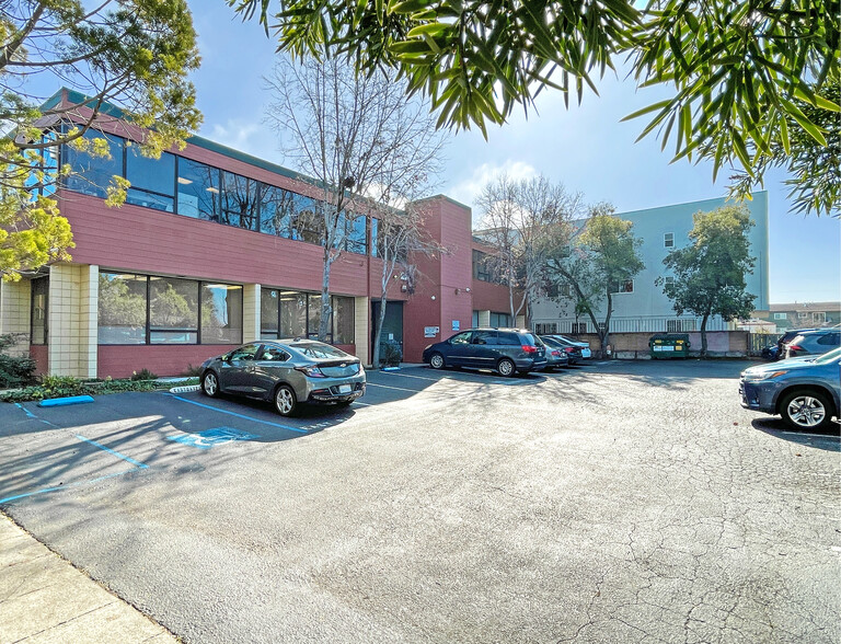 6333 Telegraph Ave, Oakland, CA en alquiler - Foto del edificio - Imagen 3 de 19