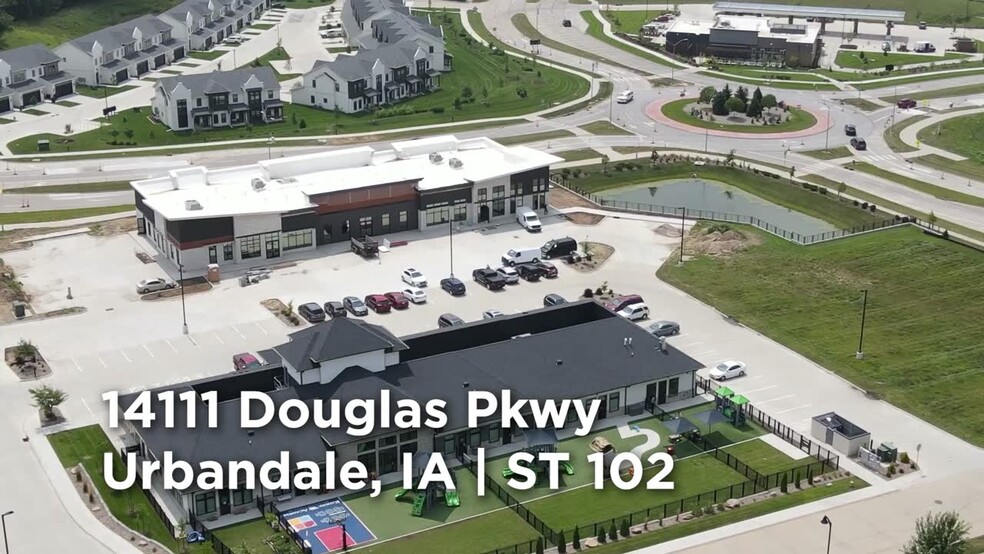 14111 Douglas Pkwy, Urbandale, IA en alquiler - Vídeo de anuncio comercial - Imagen 2 de 12