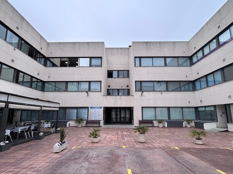 Calle Pollensa, 2-4-4, Las Rozas de Madrid, Madrid en alquiler - Foto del edificio - Imagen 3 de 17