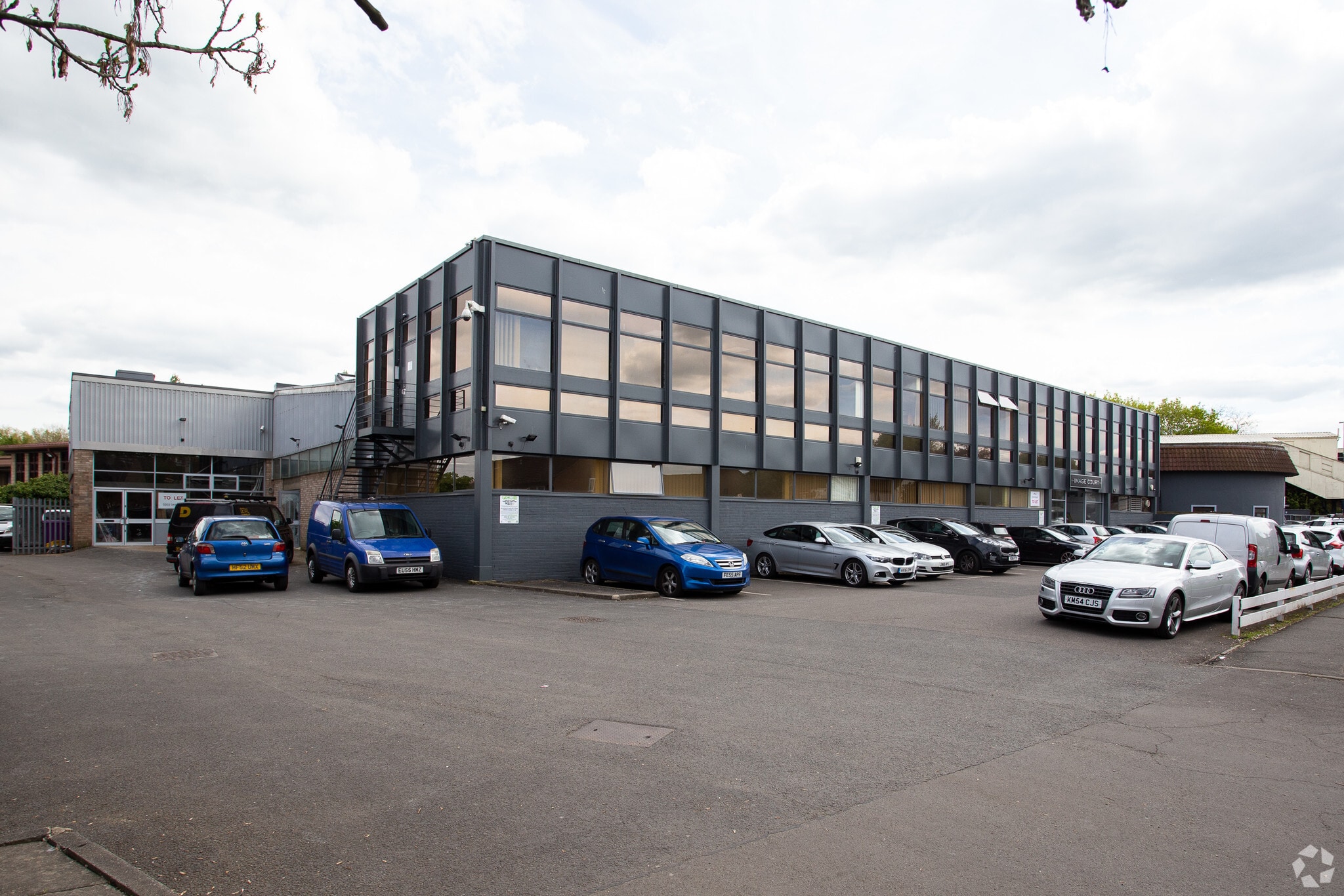 326-338 Molesey Rd, Walton On Thames en alquiler Foto del edificio- Imagen 1 de 24