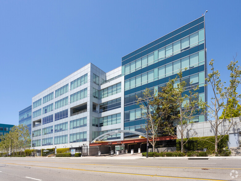 3333 W Empire Ave, Burbank, CA en alquiler - Foto del edificio - Imagen 1 de 5