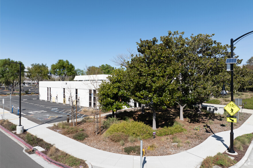 1215 Bordeaux Dr, Sunnyvale, CA en alquiler - Foto del edificio - Imagen 2 de 11