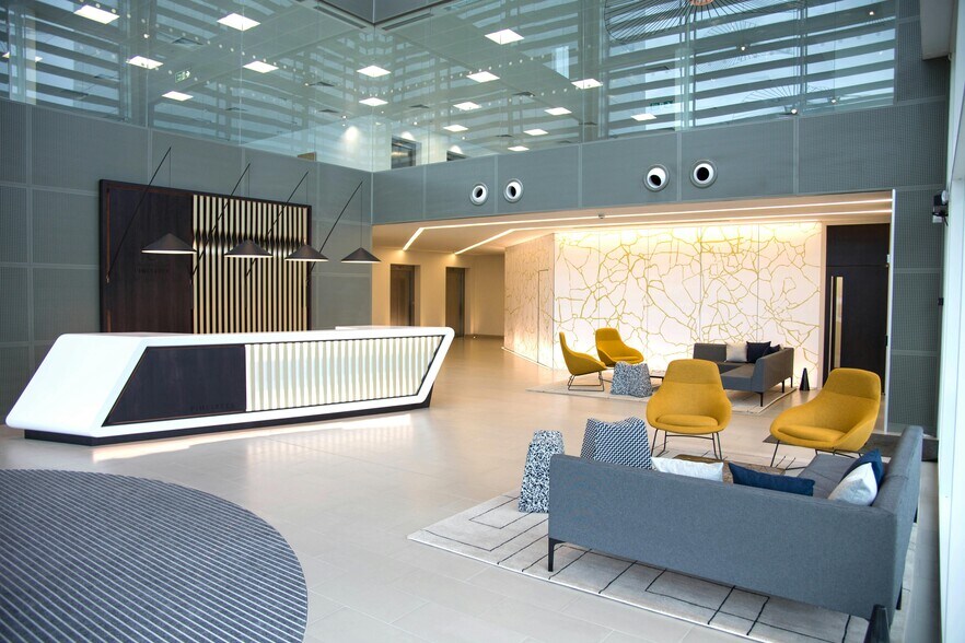 5 Chertsey Ln, Staines en alquiler - Foto del edificio - Imagen 2 de 13