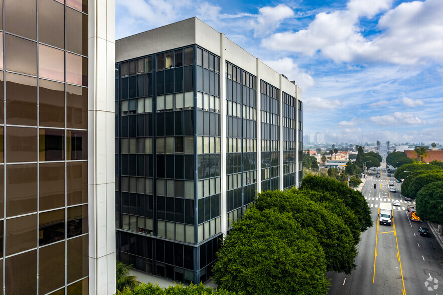 2021 Santa Monica Blvd, Santa Monica, CA en alquiler - Foto del edificio - Imagen 2 de 3