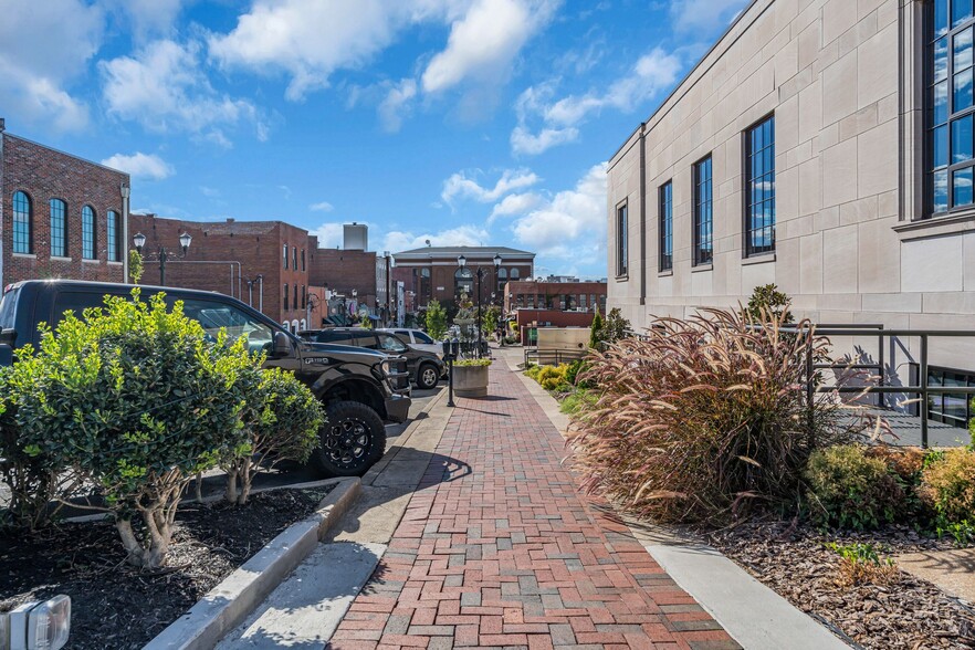 131 Strawberry Alley Aly, Clarksville, TN en alquiler - Foto del edificio - Imagen 3 de 32