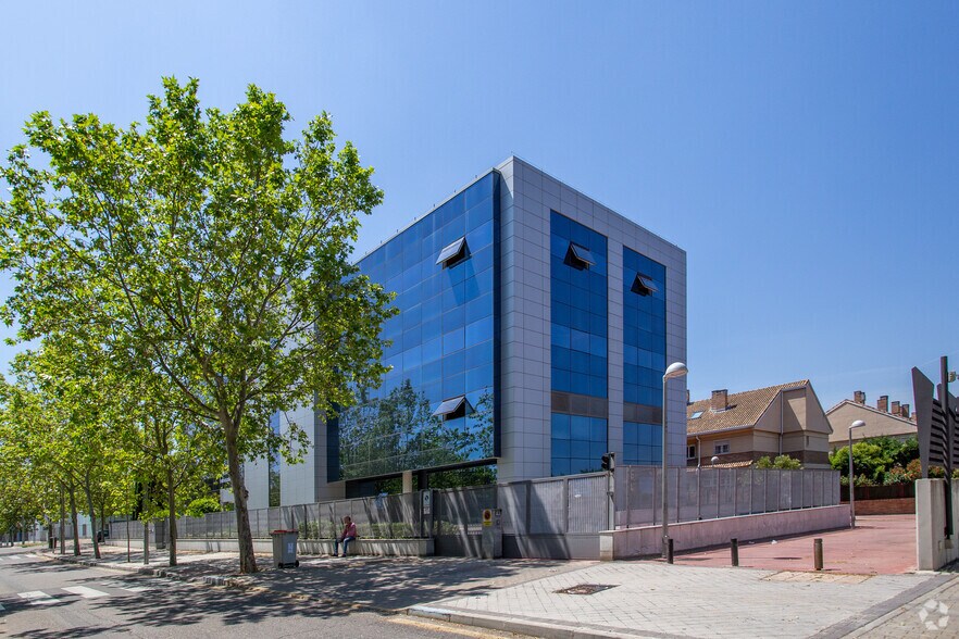 Calle Bahía de Pollensa, 5-7, Madrid, Madrid en alquiler - Foto del edificio - Imagen 3 de 3