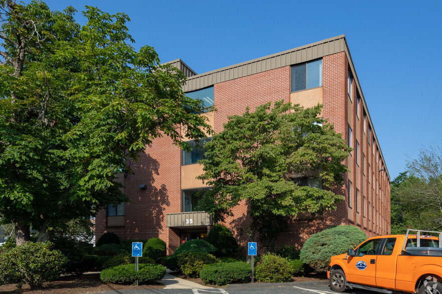 35 Highland Cir, Needham, MA en alquiler - Foto del edificio - Imagen 1 de 11