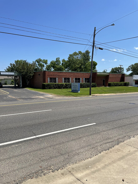 239 E 1st St, Deridder, LA en alquiler - Foto del edificio - Imagen 1 de 3