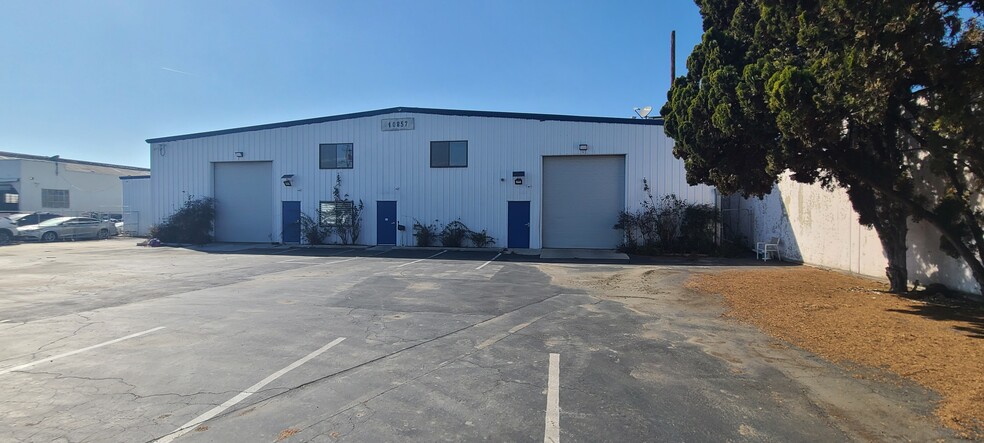 10857 Drury Ln, Lynwood, CA en alquiler - Foto del edificio - Imagen 1 de 24