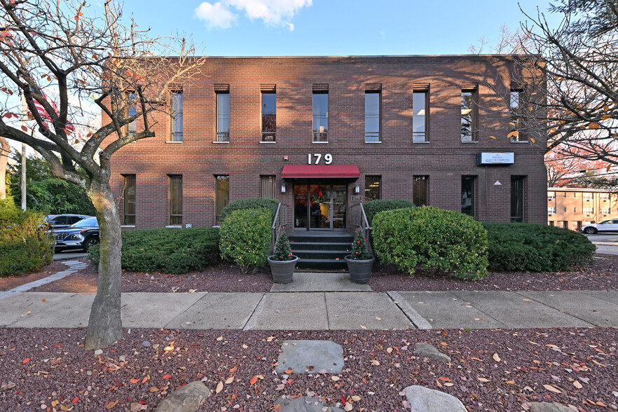 179 S Maple Ave, Ridgewood, NJ en venta - Foto del edificio - Imagen 1 de 53