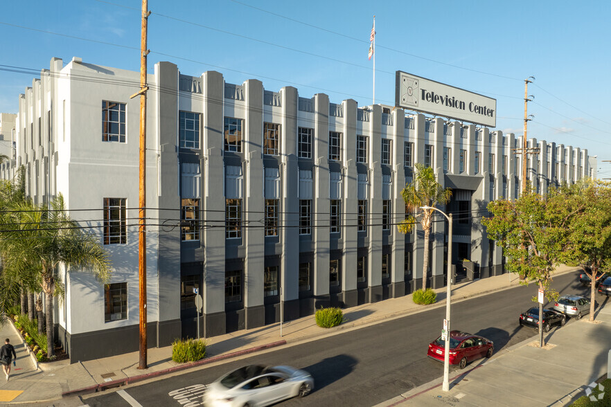 6311 Romaine St, Los Angeles, CA en alquiler - Foto del edificio - Imagen 1 de 100