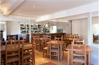 Más detalles de Hampton Court Rd, East Molesey - Local en alquiler