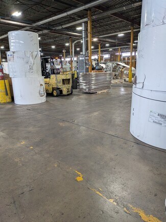 Más detalles de 4985 Rue Hickmore, Montréal, QC - Nave en alquiler