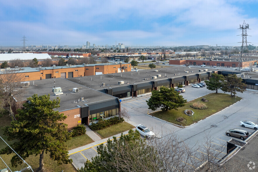 270, 300, 330 Esna Park Dr, Markham, ON en venta - Foto del edificio - Imagen 2 de 19