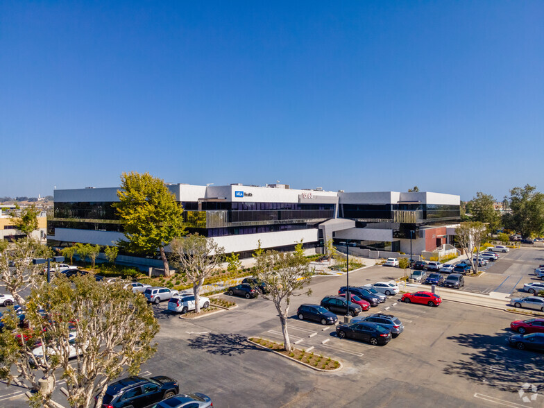 13160 Mindanao Way, Marina Del Rey, CA en alquiler - Foto del edificio - Imagen 1 de 6