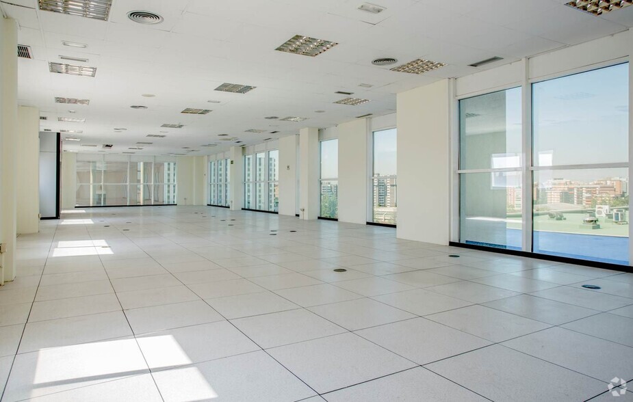 Oficinas en Madrid, MAD en venta - Foto del edificio - Imagen 2 de 6