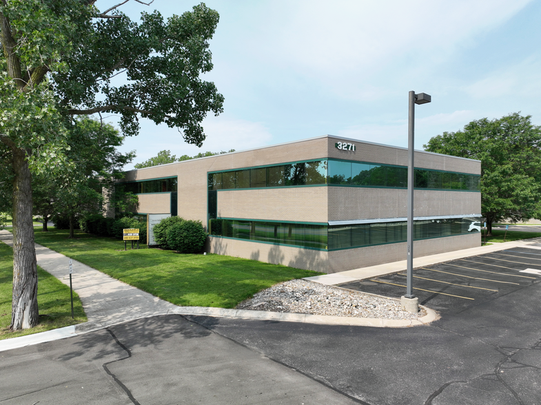 3271 Five Points Dr, Auburn Hills, MI en venta - Foto del edificio - Imagen 1 de 1