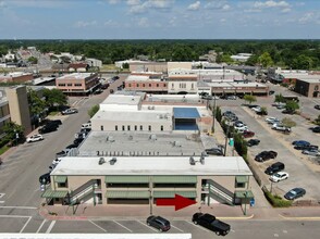 220 N Thompson St, Conroe, TX - vista aérea  vista de mapa - Image1