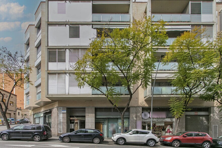 Edificio residencial en Sant Boi de Llobregat, Barcelona en venta - Foto del edificio - Imagen 2 de 3