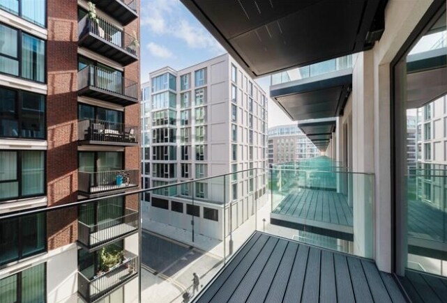 22 Royal Crest Av, London en venta - Foto del edificio - Imagen 2 de 6