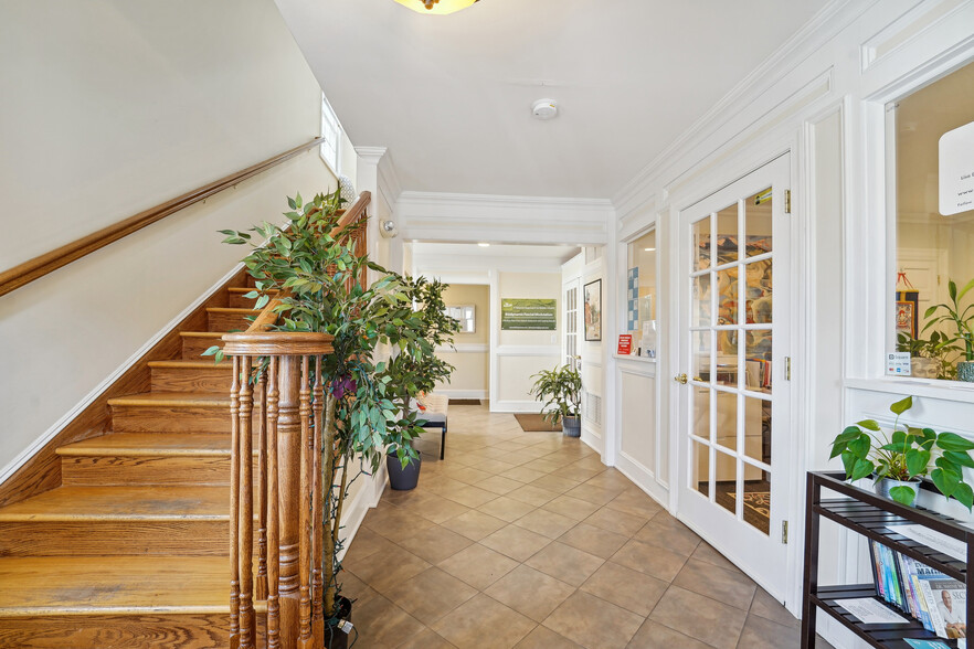 414 Centre St, Nutley, NJ en venta - Foto del interior - Imagen 2 de 30