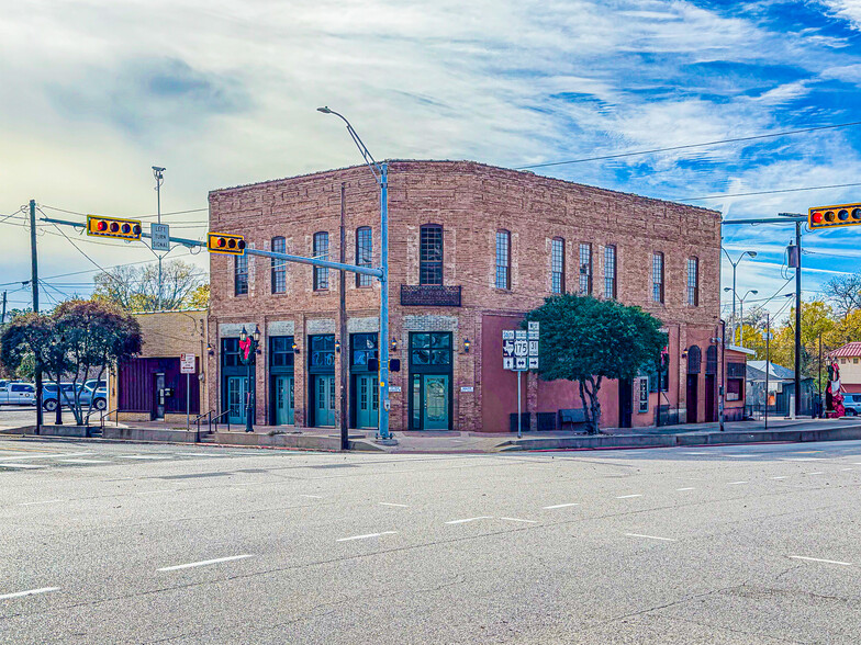 100 W Corsicana St, Athens, TX en venta - Foto del edificio - Imagen 1 de 46