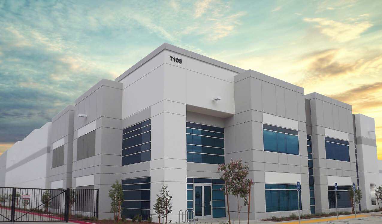 7105 Old 215 Frontage Rd, Riverside, CA en alquiler Foto del edificio- Imagen 1 de 1