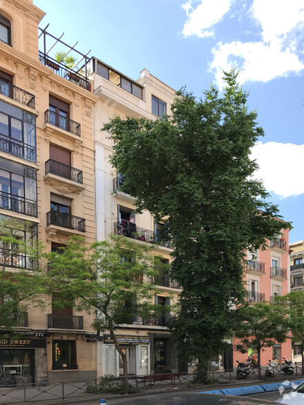 Calle Guzmán el Bueno, 47, Madrid, Madrid en alquiler - Foto del edificio - Imagen 2 de 2