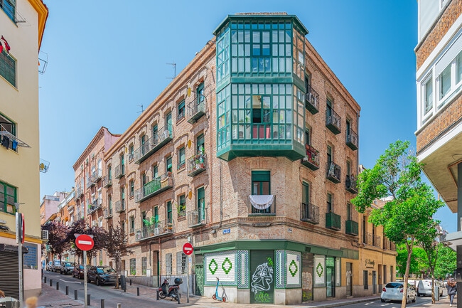 Más detalles de Calle de Don Quijote, 11, Madrid - Edificio residencial​ en venta